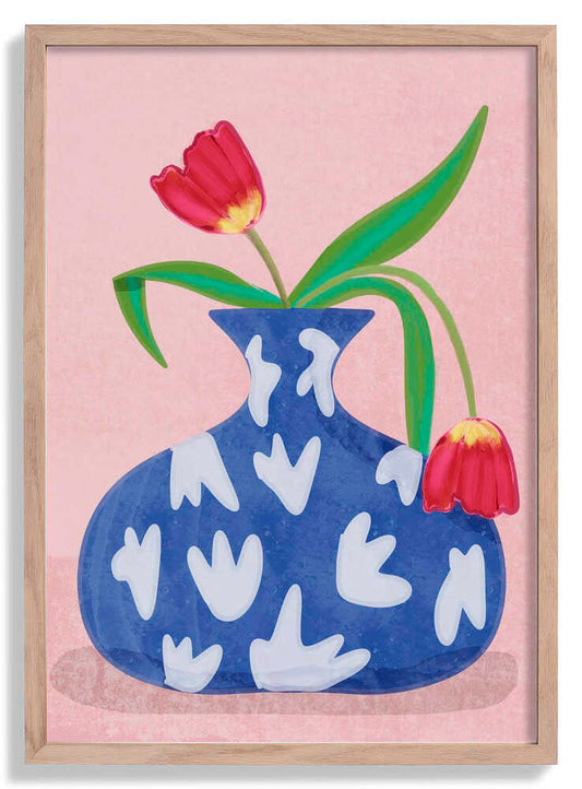 Tulpe in vase by Raissa Oltmanns