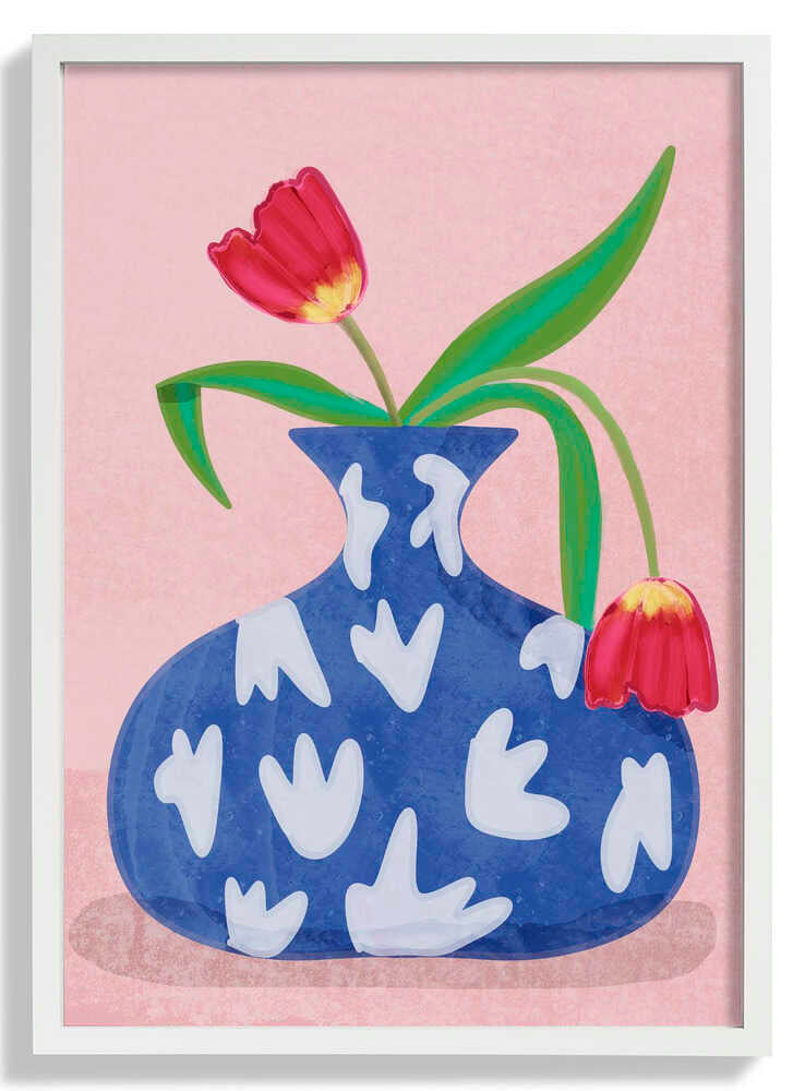 Tulpe in vase by Raissa Oltmanns