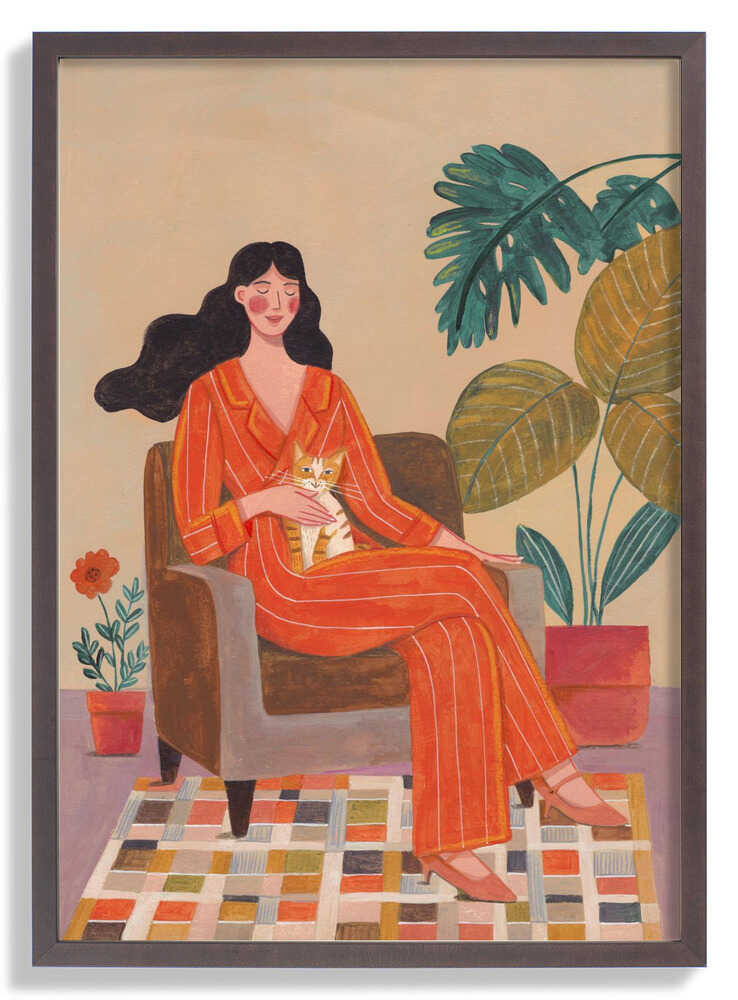 Woman with cat in living room with warm earth tones by Caroline Bonne Müller